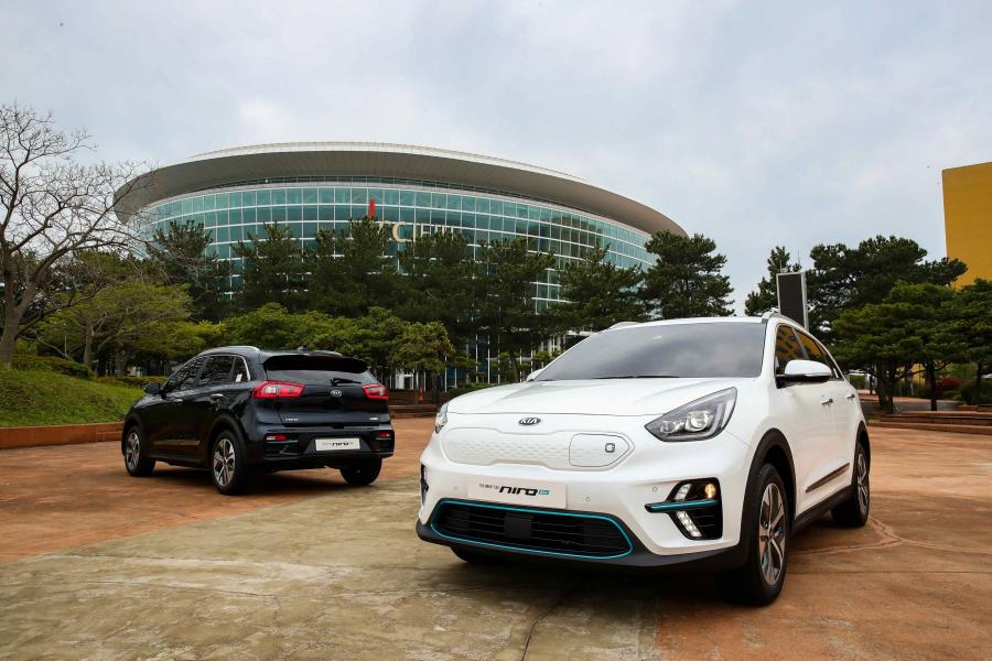  Kia Niro EV (DE) 2018 года  (KR) (фото 2 из 3)